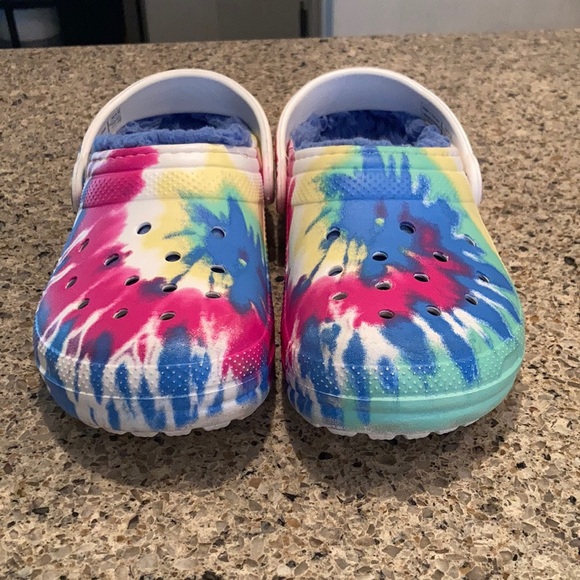 Size J3 Tie Dye Lined Crocs - Picture 7 of 9